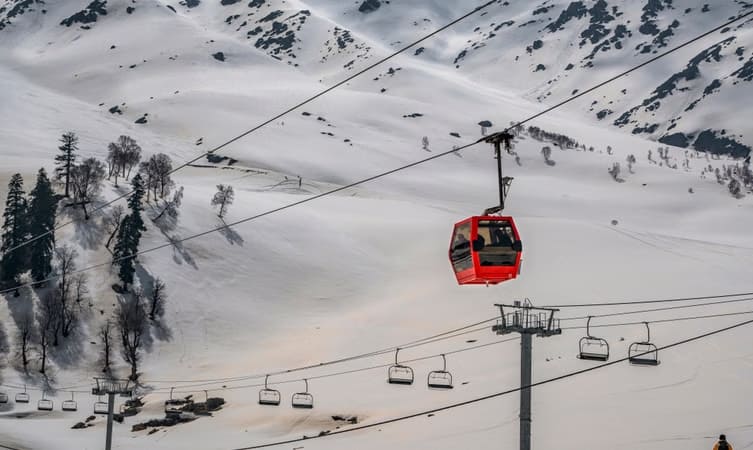 Hotels in Gulmarg with adventure activities