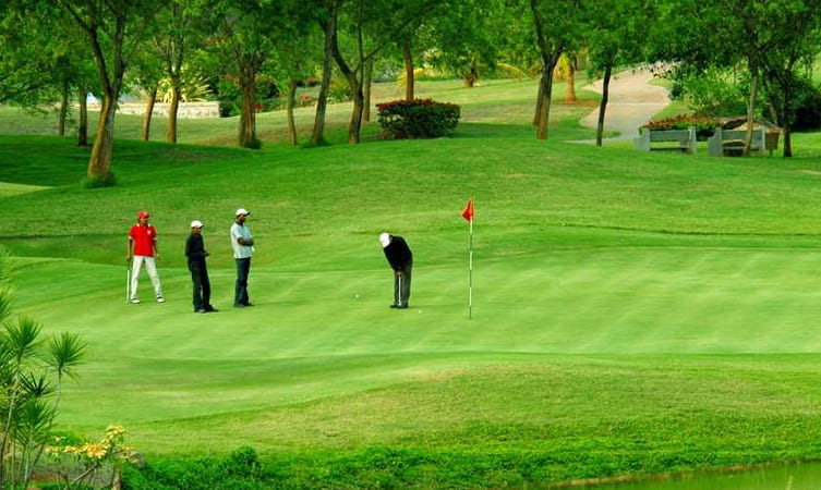 Hotels in Gulmarg with adventure activities